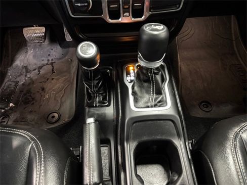 Used 2018 Jeep Wrangler Unlimited Sahara image 14