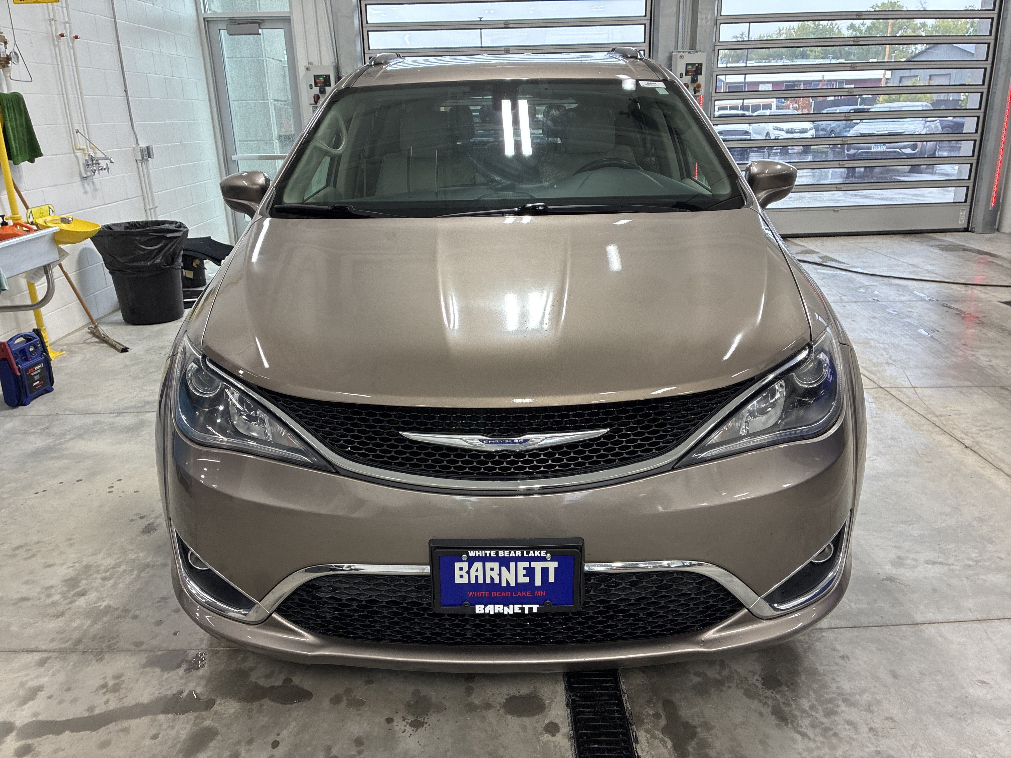 Used 2017 Chrysler Pacifica Touring-L Plus FWD image 7