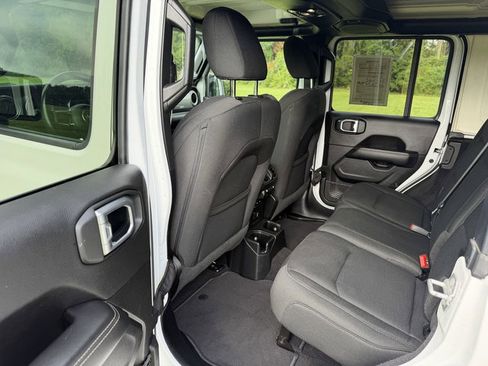 Used 2021 Jeep Wrangler Unlimited Sahara AWD/4WD image 10