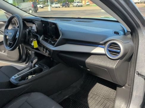 Used 2024 Chevrolet Trax LS w/ LS Convenience Package FWD image 36