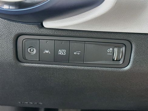 Used 2025 Chevrolet Equinox EV LT FWD image 17