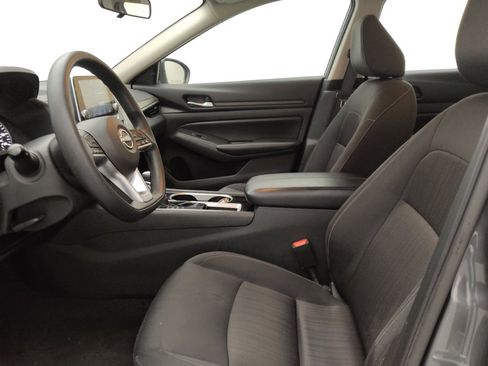 Used 2024 Nissan Altima 2.5 SV image 17