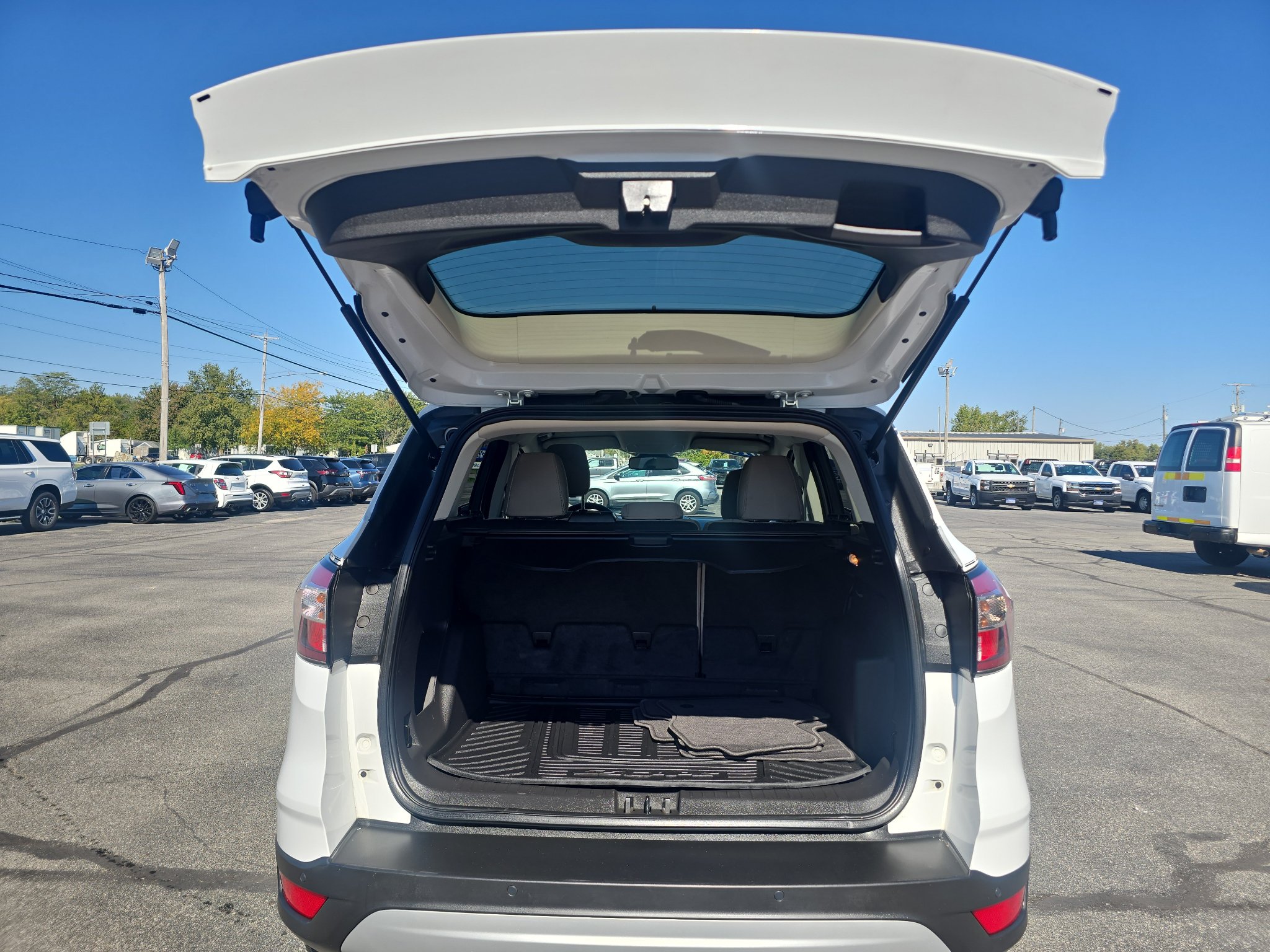 Used 2018 Ford Escape SE w/ Ford Safe & Smart Package FWD image 8