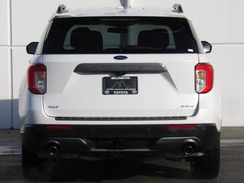 Used 2021 Ford Explorer XLT w/ Equipment Group 202A image 7