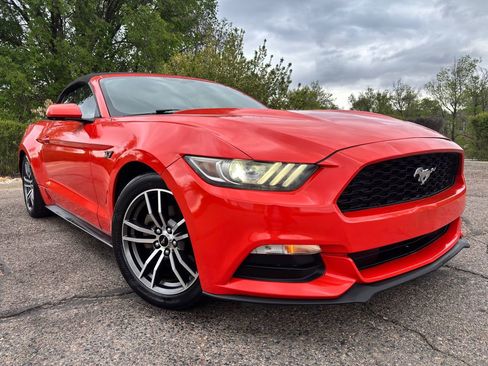 Used 2016 Ford Mustang Convertible RWD image 3