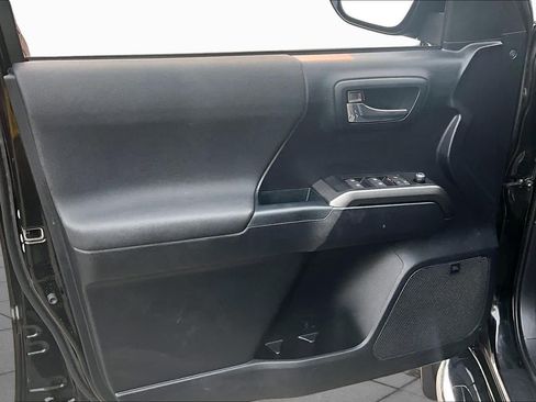 Certified 2018 Toyota Tacoma TRD Sport AWD/4WD image 21