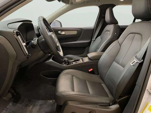Used 2025 Volvo XC40 B5 Core AWD/4WD image 59