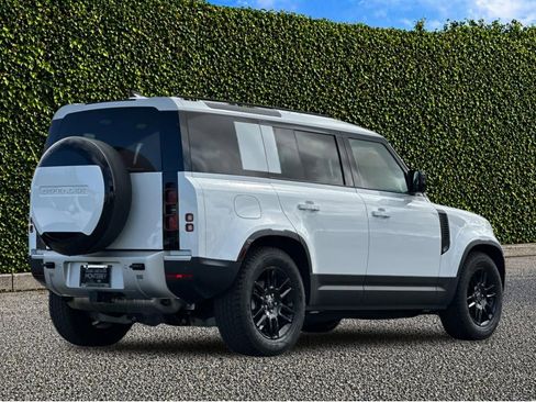 Used 2025 Land Rover Defender 110 S AWD/4WD image 4