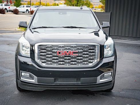Used 2018 GMC Yukon Denali image 2