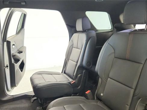 Used 2023 Chevrolet Traverse RS FWD image 31