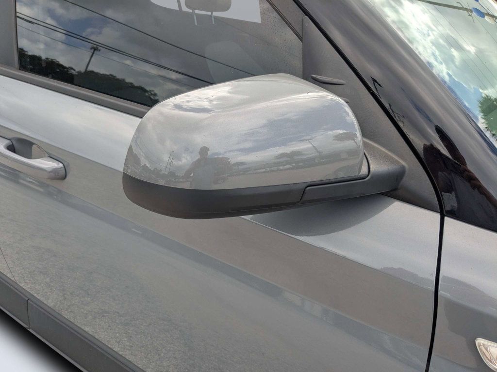 Used 2023 Hyundai Venue SEL FWD image 15