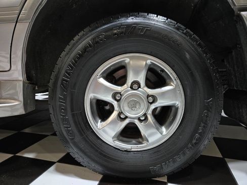 Used 2002 Toyota Land Cruiser image 30