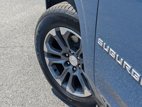 Used 2025 Chevrolet Suburban LT w/ Comfort Package image 9