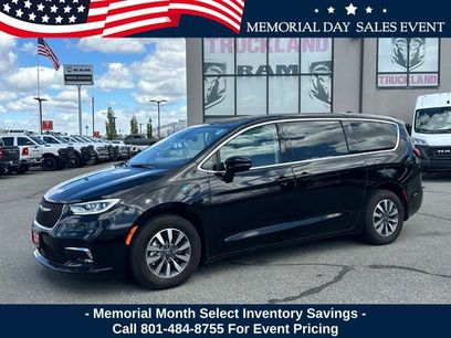 Used 2024 Chrysler Pacifica Limited
