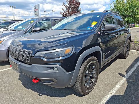 Used 2019 Jeep Cherokee Trailhawk AWD/4WD image 2