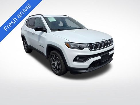 Used 2024 Jeep Compass Latitude AWD/4WD image 1