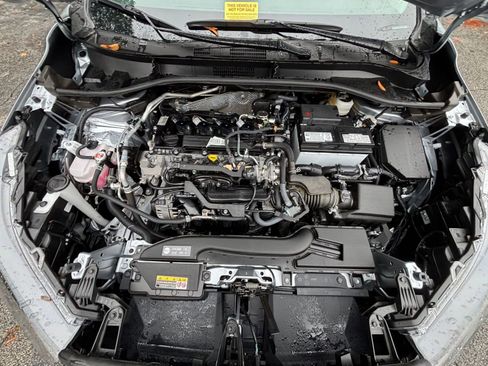 Used 2025 Toyota Corolla Cross LE image 32