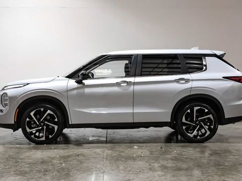 Used 2024 Mitsubishi Outlander SE image 19