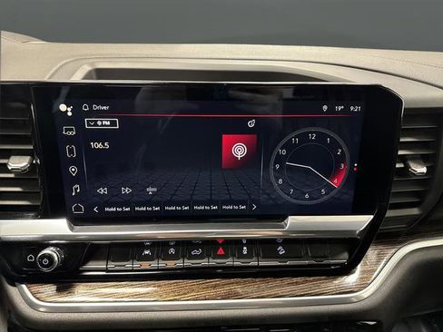 Used 2025 GMC Sierra 1500 Elevation image 18