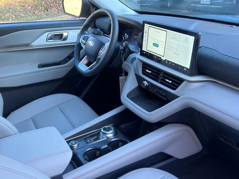 New 2026 Ford Explorer Active w/ Active Comfort Package image 9