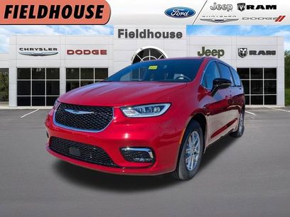 New 2026 Chrysler Pacifica Select