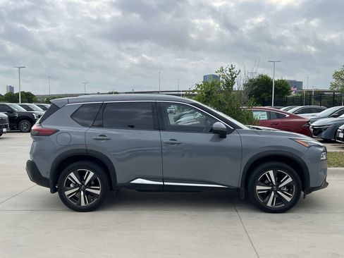 Used 2023 Nissan Rogue SL w/ SL Premium Package image 3