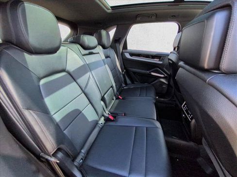 Used 2024 Porsche Cayenne S AWD/4WD image 19