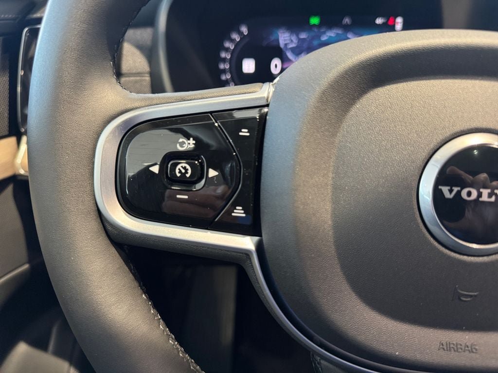 New 2026 Volvo XC90 T8 Plus w/ Protection Package Premier AWD/4WD image 13