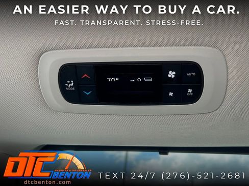 Used 2023 Chrysler Pacifica Touring-L AWD/4WD image 11