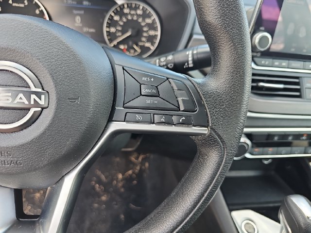 Used 2024 Nissan Altima 2.5 SV FWD image 14
