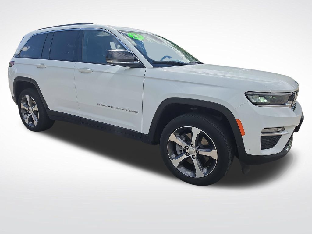 Used 2023 Jeep Grand Cherokee 4WD 4xe w/ Luxury Tech Group II image 9