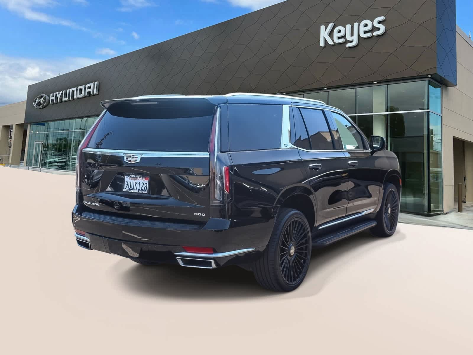 Used 2023 Cadillac Escalade Premium Luxury w/ Performance Package AWD/4WD image 4