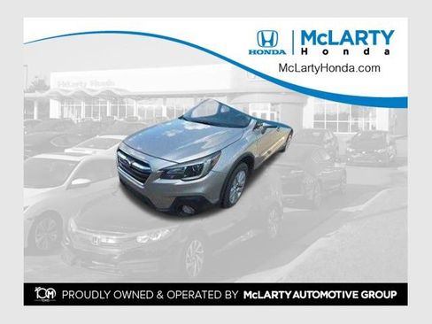 Used 2018 Subaru Outback 2.5i Premium AWD/4WD image 1