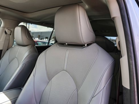 Used 2022 Toyota Highlander Limited image 24