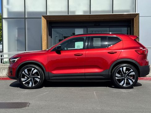 Certified 2023 Volvo XC40 B5 Plus w/ Driver Assist Package AWD/4WD image 6