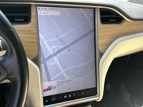 Used 2018 Tesla Model X 75D AWD/4WD image 18