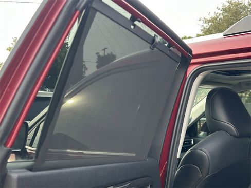 Used 2023 Toyota Highlander Limited image 25