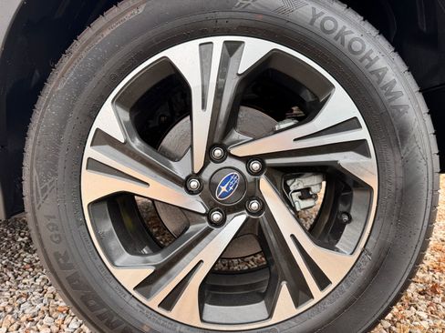 Used 2025 Subaru Crosstrek 2.0i Premium image 33