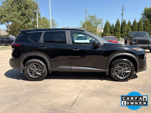 Used 2024 Nissan Rogue S image 2