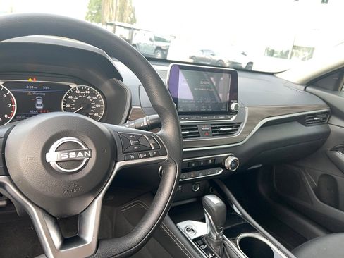 Used 2023 Nissan Altima 2.5 SV image 16