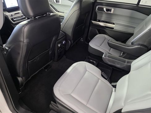 Used 2021 Ford Explorer XLT w/ Equipment Group 202A image 14