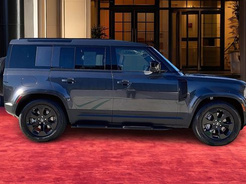 Used 2025 Land Rover Defender 110 S image 13