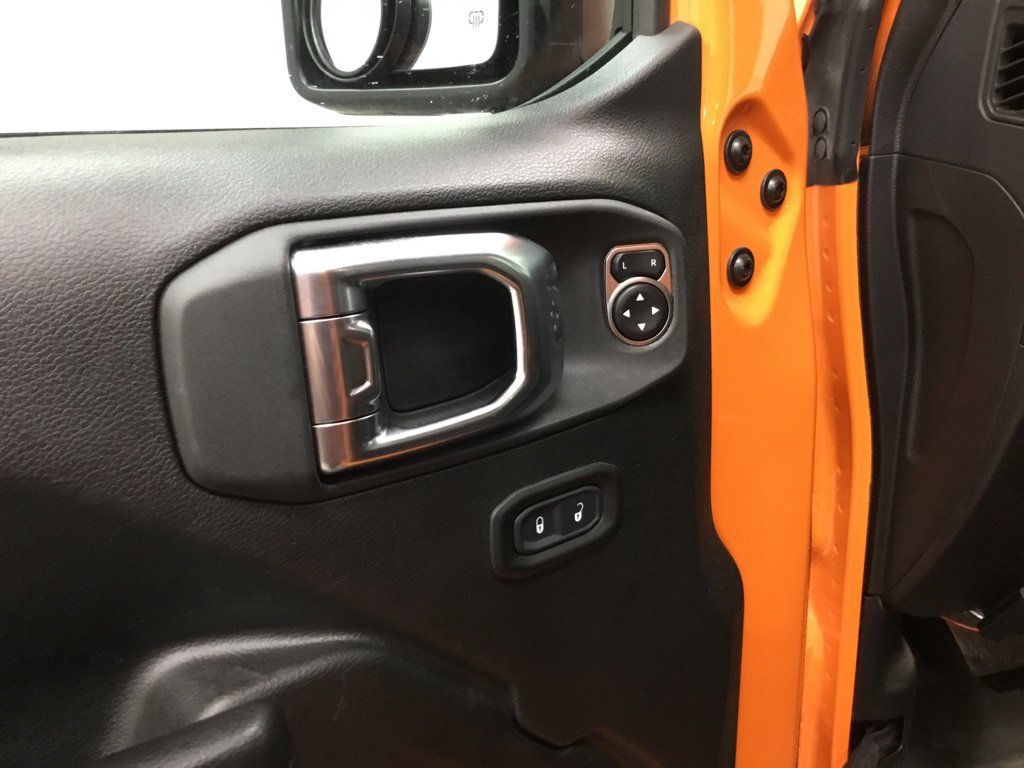 Used 2025 Jeep Gladiator Mojave AWD/4WD image 8