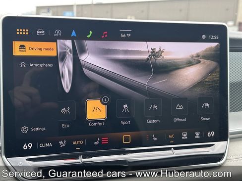 Used 2025 Volkswagen Tiguan SE AWD/4WD image 23