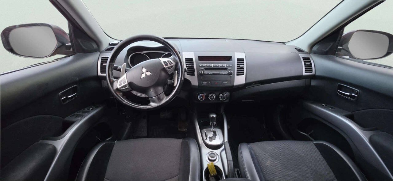 Used 2011 Mitsubishi Outlander SE AWD/4WD image 8
