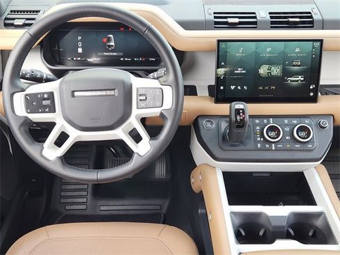 Used 2025 Land Rover Defender 130 X-Dynamic SE image 23