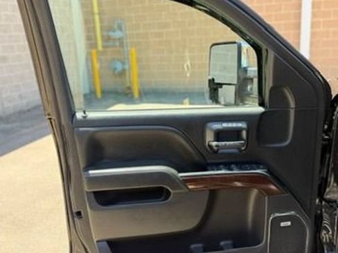 Used 2018 GMC Sierra 1500 SLT w/ SLT Premium Package AWD/4WD image 11