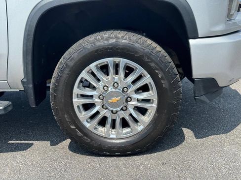 Used 2023 Chevrolet Silverado 2500 High Country w/ Z71 Off-Road Package AWD/4WD image 9