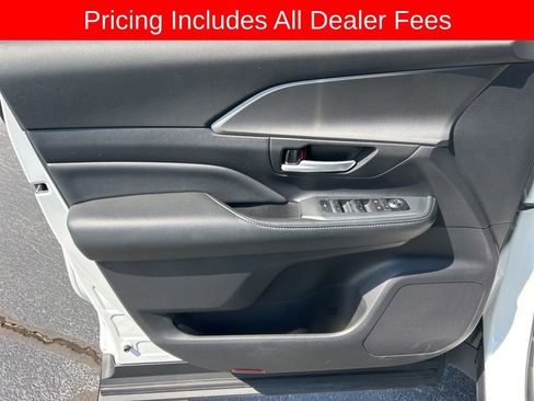 Used 2025 Toyota Grand Highlander AWD image 3