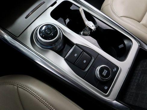 Certified 2022 Ford Explorer XLT w/ Equipment Group 202A image 38